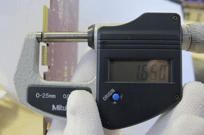 Messung der Leiterplatten-Dicke Messung der Leiterplatten-Dicke