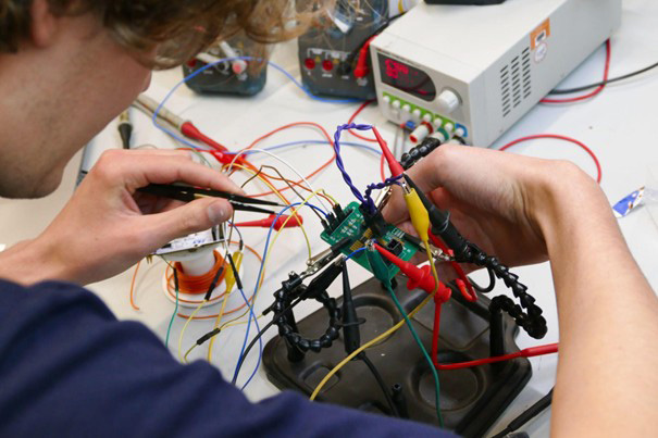 TU Delft Hydro Motion Team Working On PCB