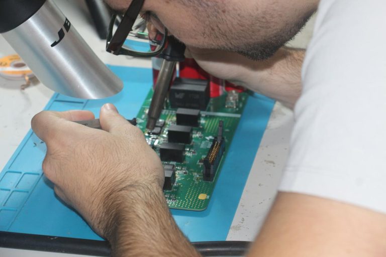 Hyperloop UPV Soldering Workshop